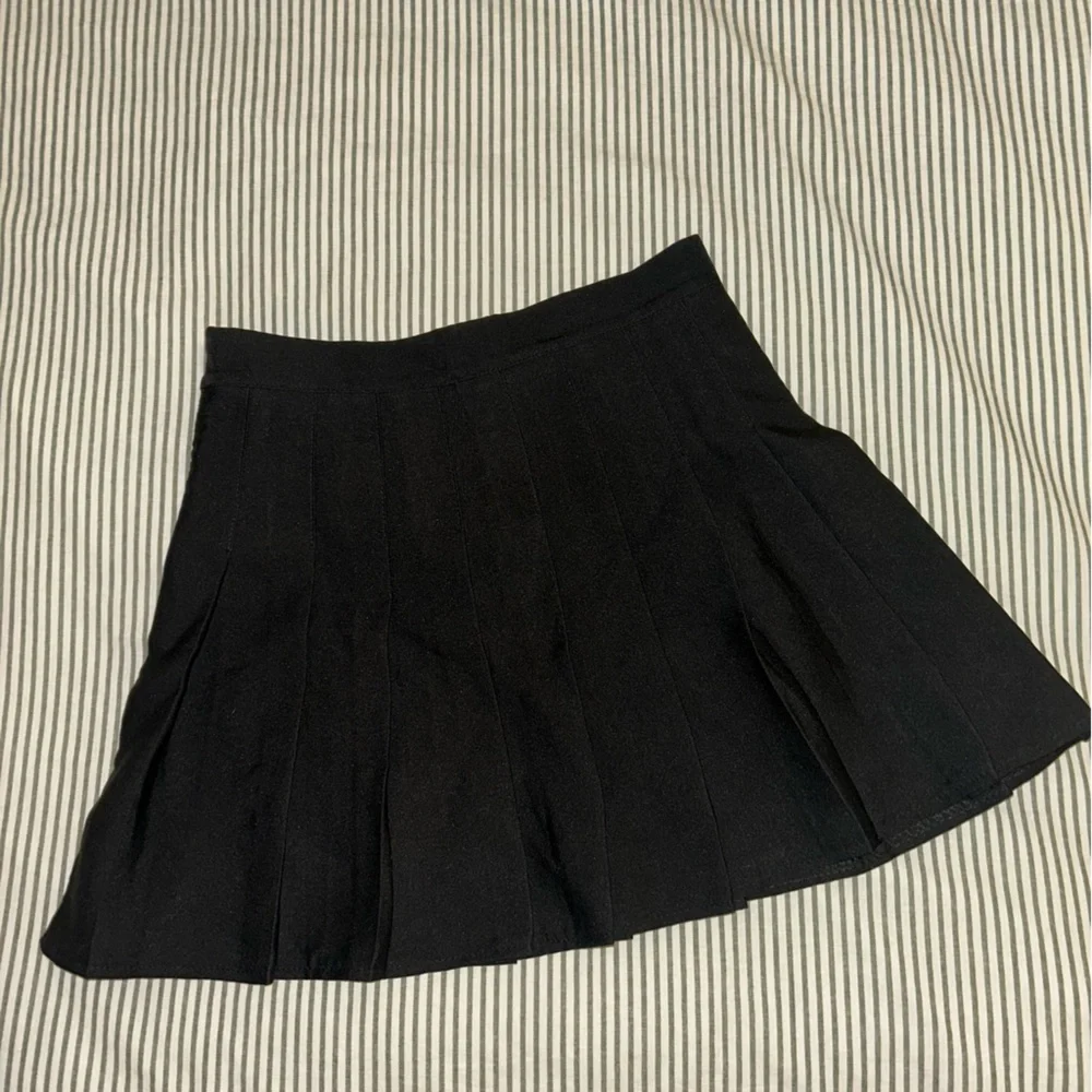 OAK + FORT Black Pleated Mini Skirt - Picture 3 of 7